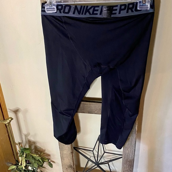 💥Nike Pro base layer capri length💥 NWOT - Picture 2 of 9